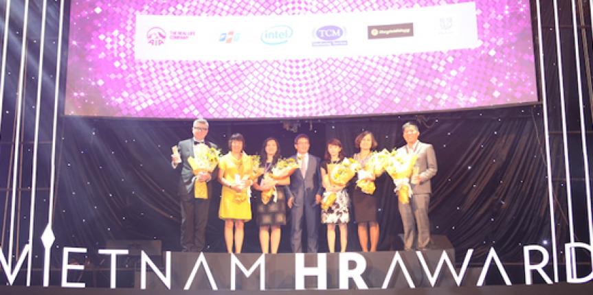 FPT ĐOẠT GIẢI “DOANH NGHIỆP CÓ MÔI TRƯỜNG LÀM VIỆC TỐT”